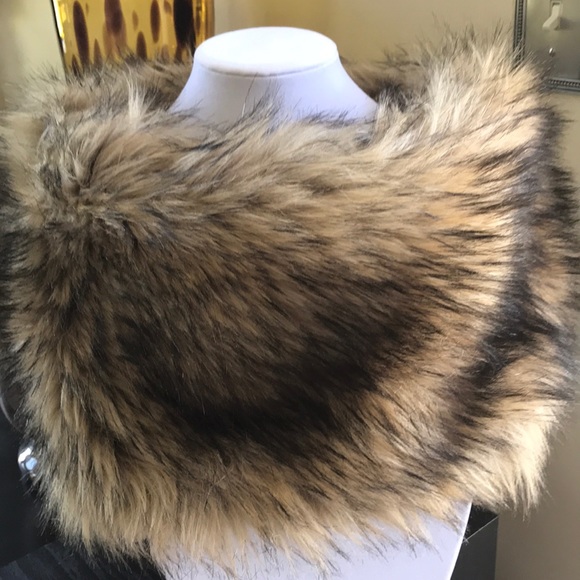 Loft Faux Fur Collar / Scarf - Picture 2 of 8